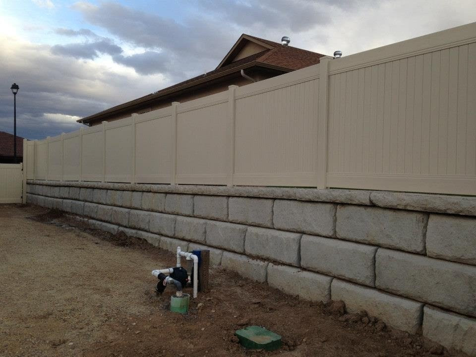 custom vinyl fence in grand junction