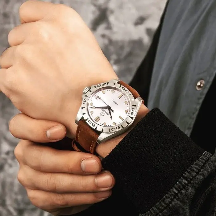 Miniatura: URBAN DATE(TITANIUM)- 3-hand Hi-beat(28,800 bph) with 72 hrs Power-reserve Autom