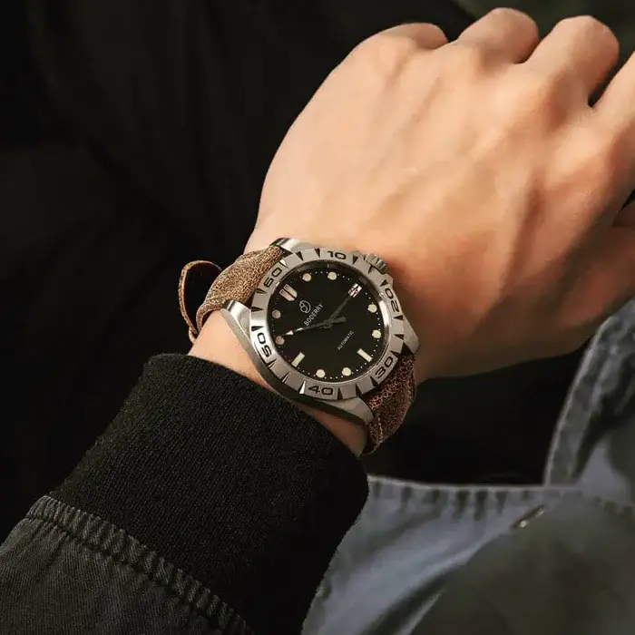 Miniatura: URBAN DATE(TITANIUM)- 3-hand Hi-beat(28,800 bph) with 72 hrs Power-reserve