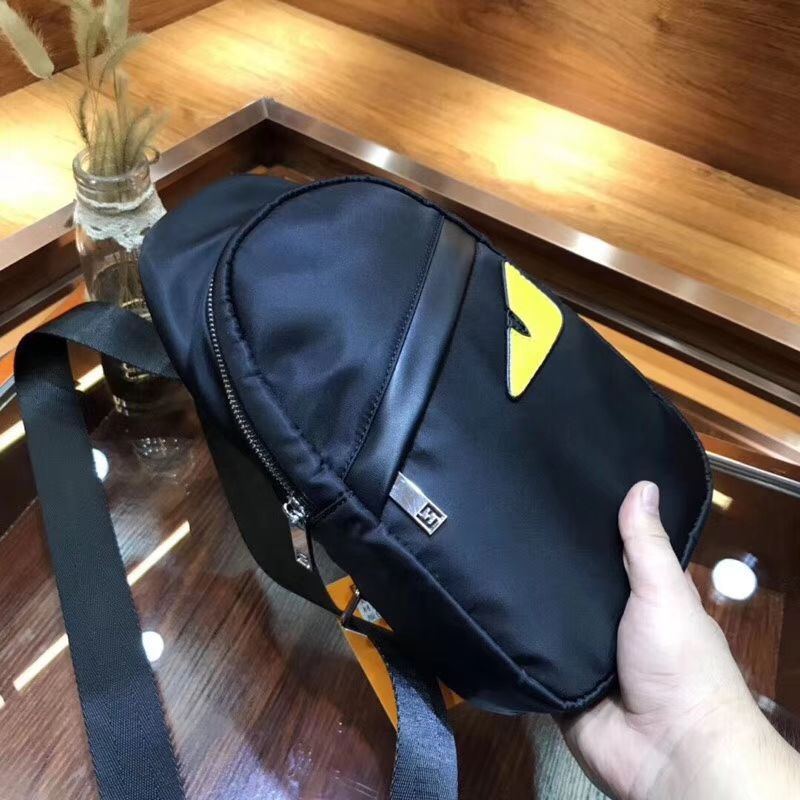 🌻Fendi chest bag