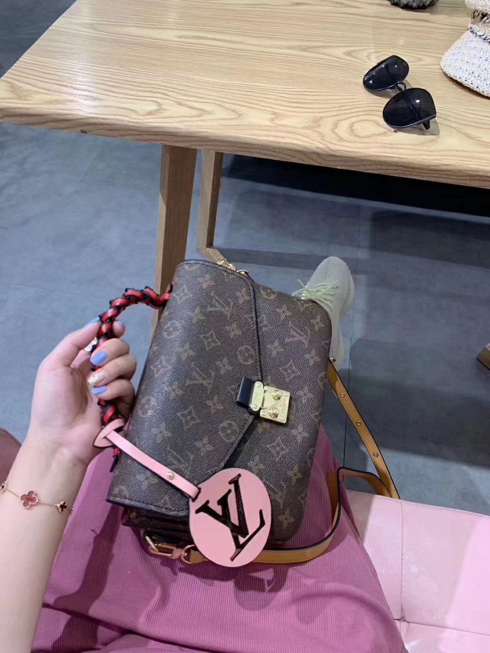Thumbnail: LV