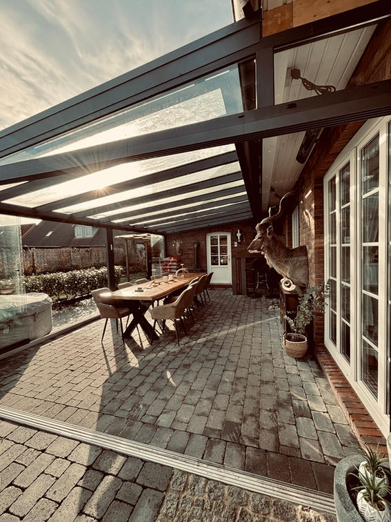 Verkaufsraum mit Trophäen 