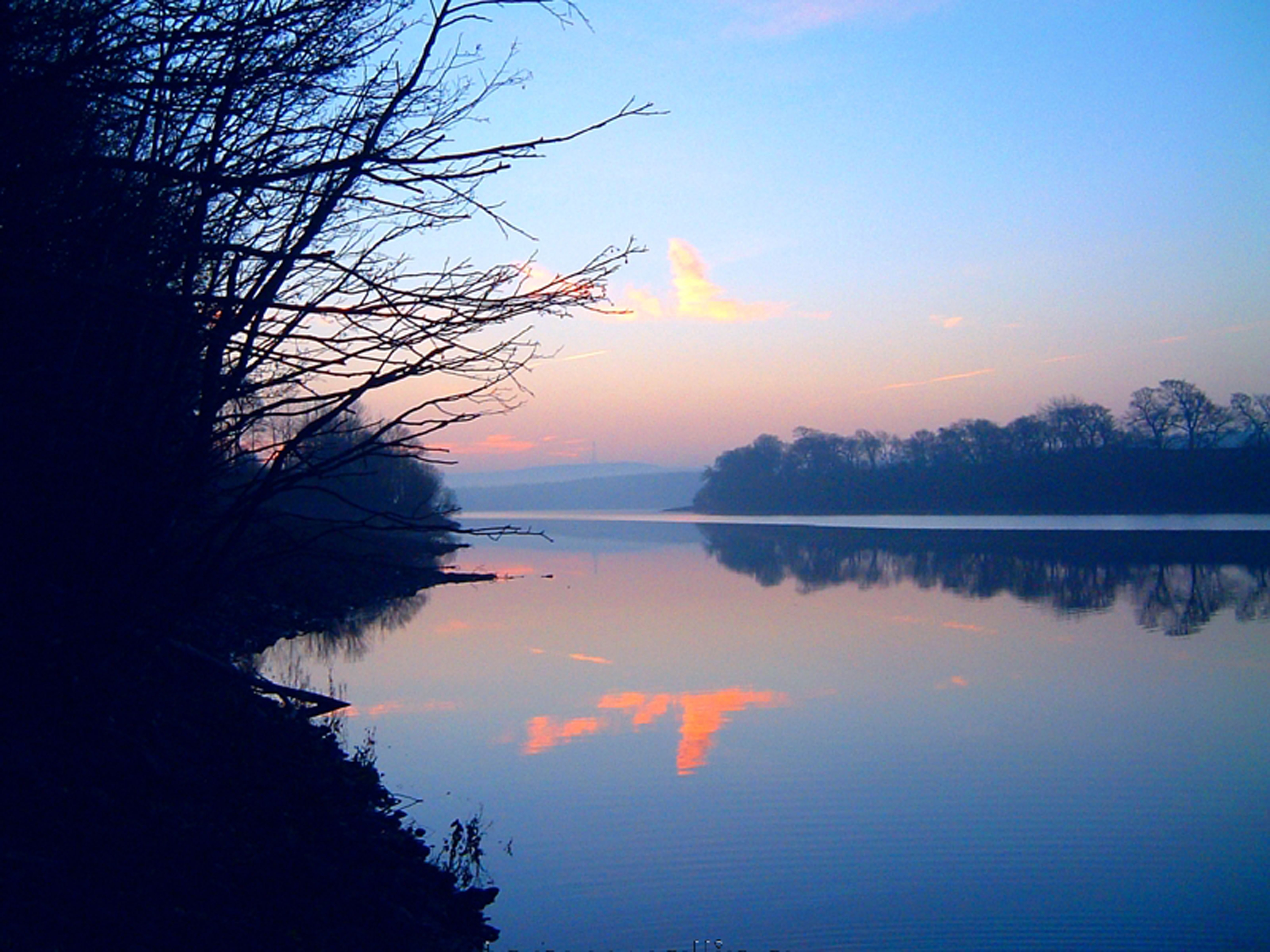 Dawn at Fewston reservoir_40x30