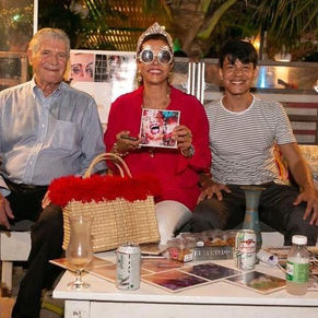 Desfile Fashion Beach agitou a praia da Barra