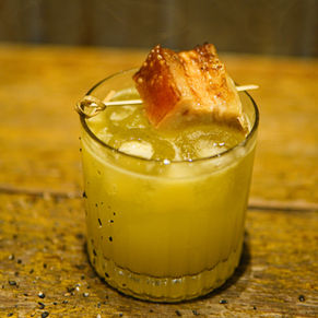 Bar do Zeca tem Negroni clarificado com compota de banana 