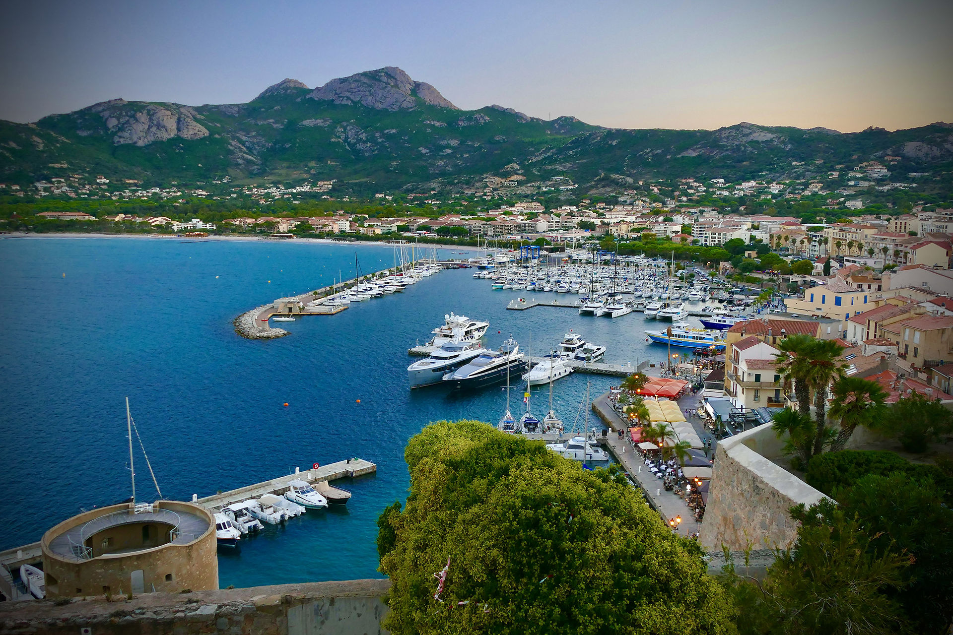 Hafen von Calvi