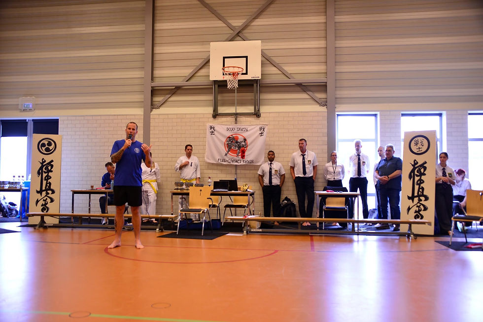 Opening door Jacques van Roosmalen. Organisator en dojo-houder Budokai-Senshi