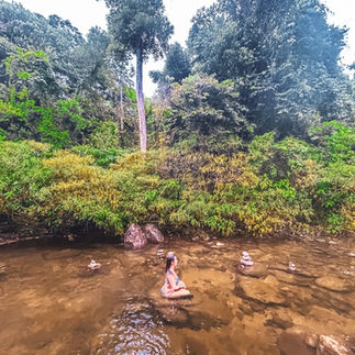 Meditando no Rio de Agua gelada
