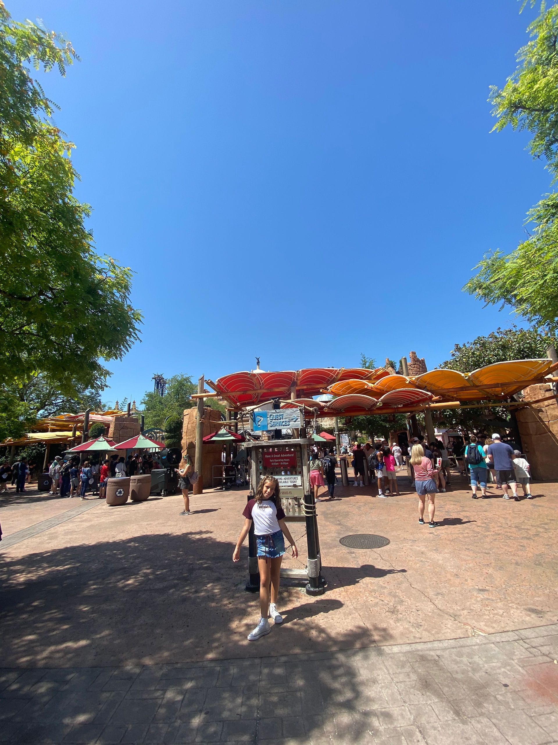 Rafa na Entrada do Parque Universal Studios em Orlando