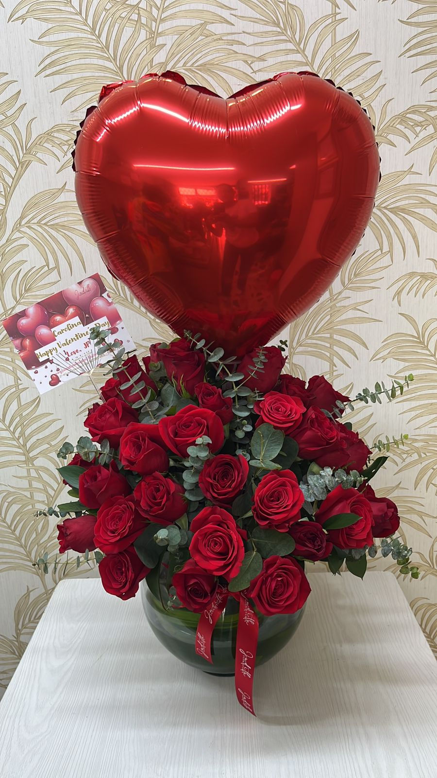 SV-2 Redondo 50 rosas y globo metalizado de corazón