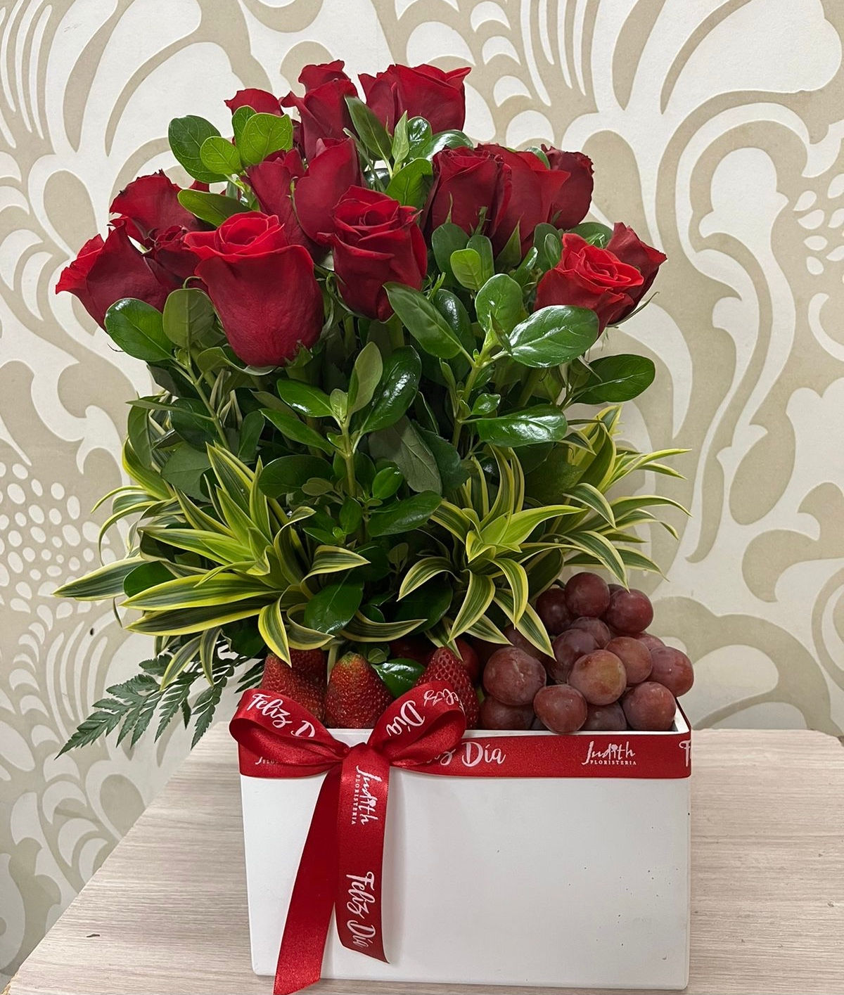 J060- Cajonera grande rosas y Frutas