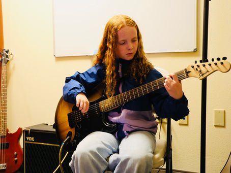 Electric Guitar Lessons for Beginners: Building Skill the Right Way