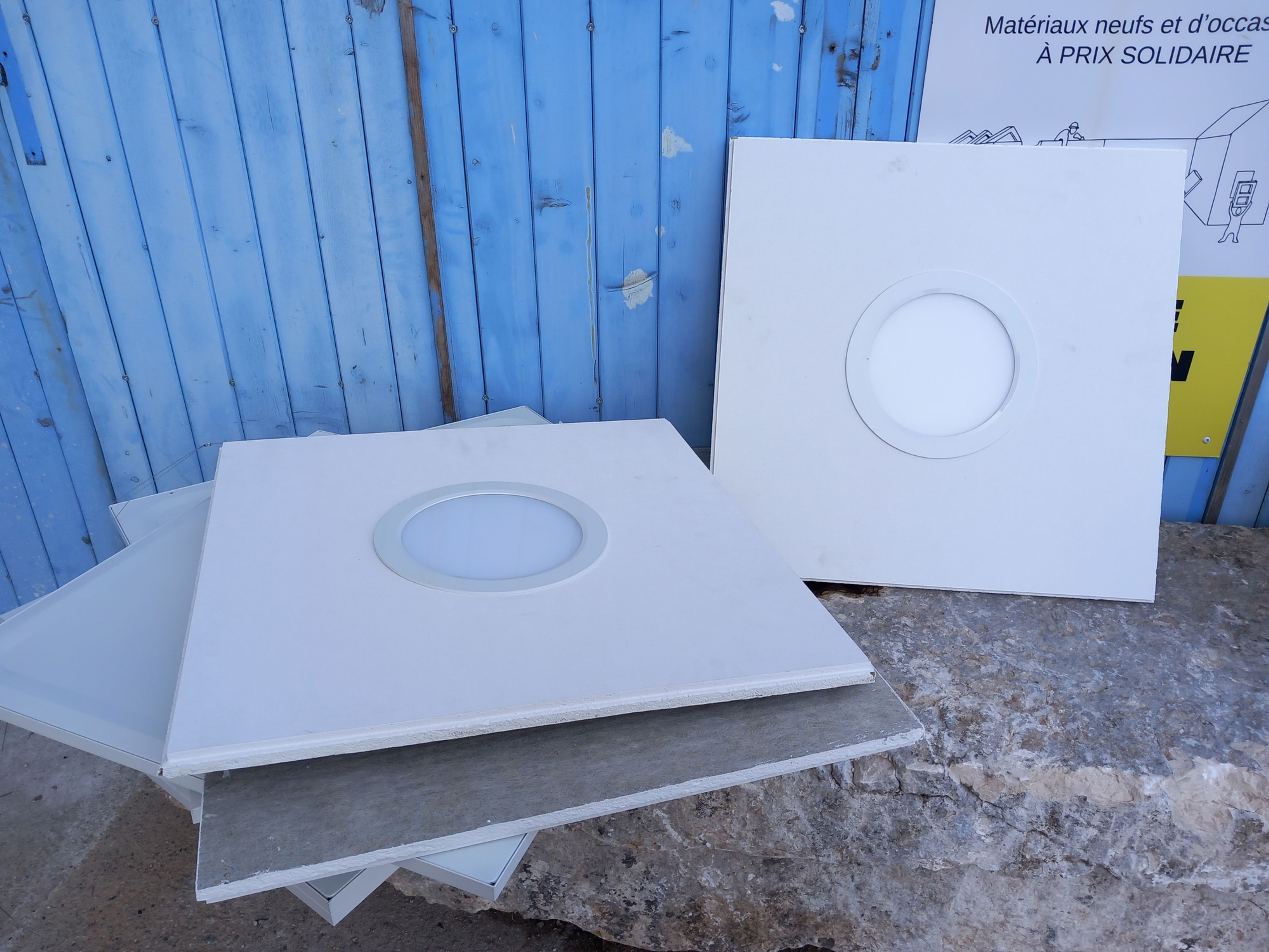 Dalles faux plafond isolé 60cm Eurocoustic avec armatures