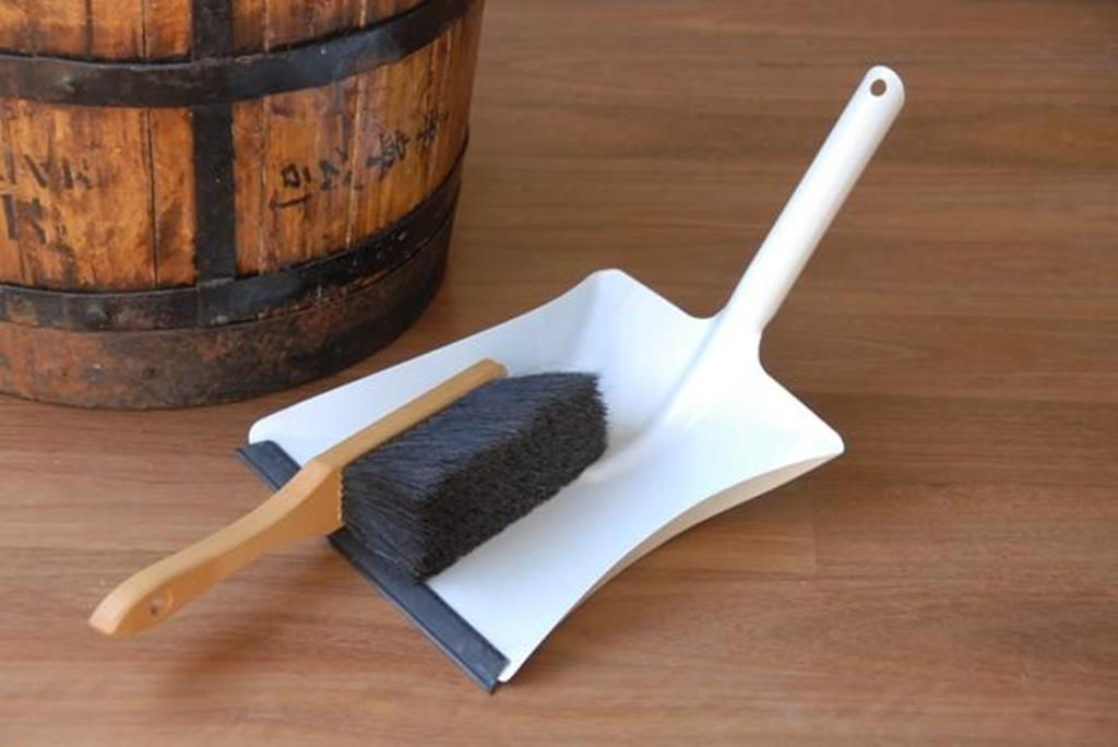 White Dustpan