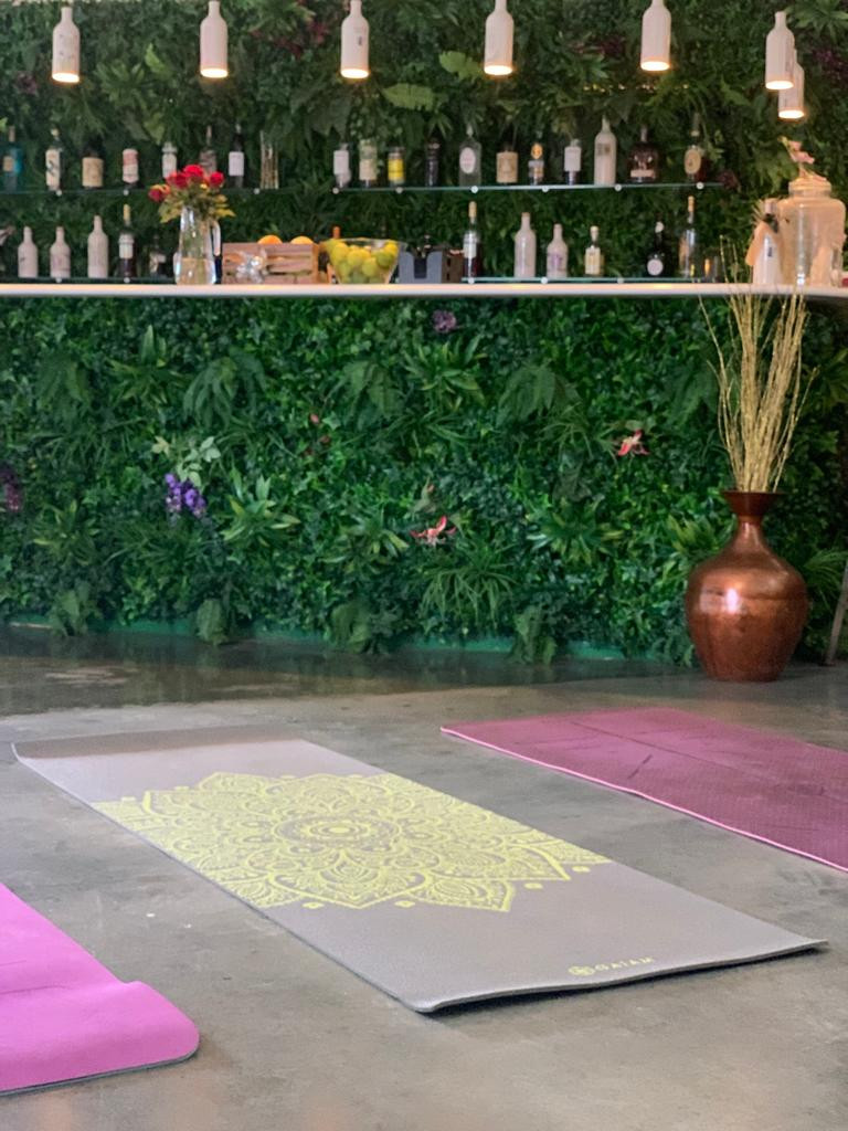 What a good combination: Yoga and Gin