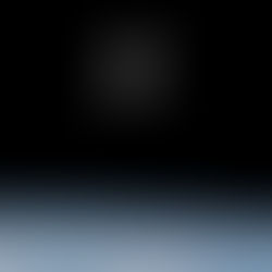 Kleiner Astronaut im All über dem Horizont der Erde als Symbol für Mehrwertsteuer Senkung und Veränderungen bei Preisen.