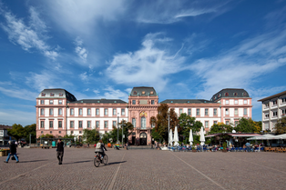 恭賀任怡昕同學成功通過 2018 國際交換計畫審查,進入德國Technische Universität Darmstadt就讀,並榮獲教育部獎學金支持。