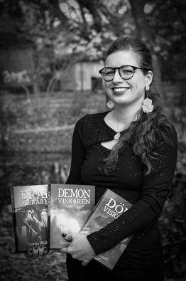 Lovisa Wistrand, author, Uppsala, autumn, pink hair, Drakviskaren, Alvblodstrilogin, The Dragon Whisperer