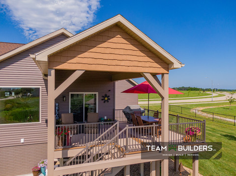 Custom overhang with composite deck in Cedar Falls, IA