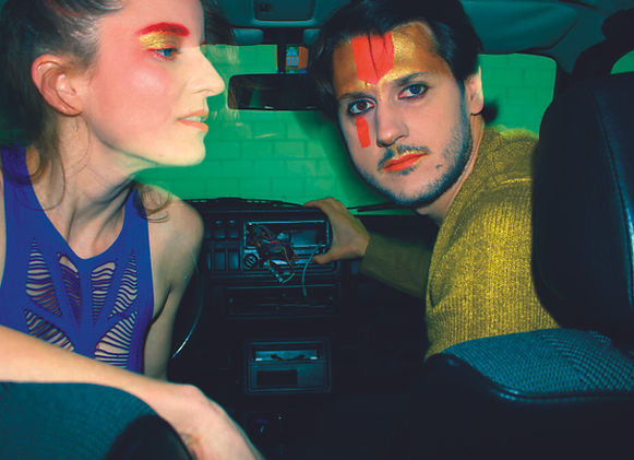 DIE DIE BE ist ein Avantgarde-Pop-Duo bestehend aus Mater und Spirit aus Luzern und Obwalden, zwischen Performance, Kapitalismuskritik, Kunstaktion und elektronischem Rock angesiedelt. 