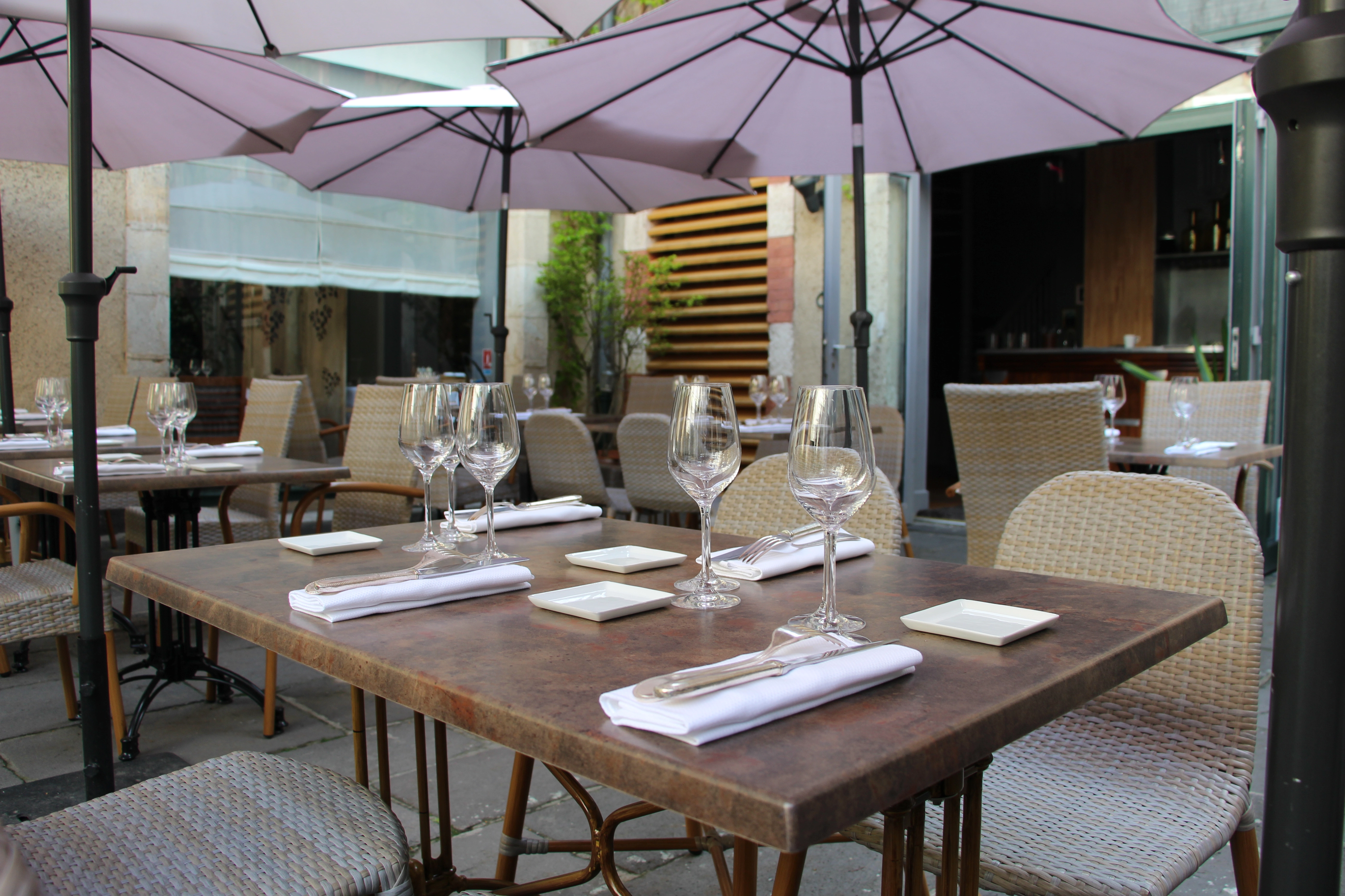 restaurant-cour-interieure.webp