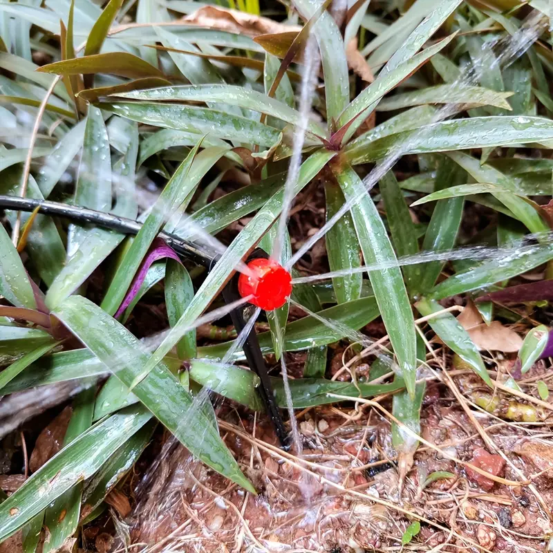 Garden irrigation nozzles