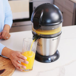 Citrus Juicer Lifestyle Shot 4.jpg