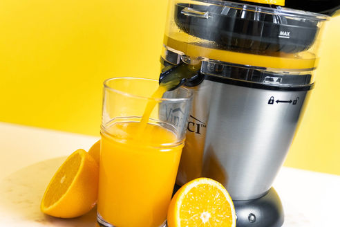 Citrus Juicer Full Lifestyle Shot 67.jpg