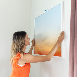 GoHangIt_HangingPicture_Lifestyle_5.jpg