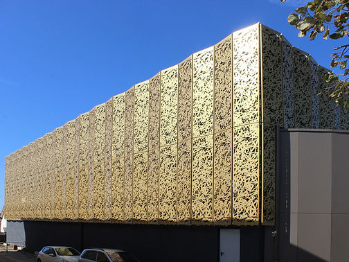 Façade découpée façade ajourée découpe laser cassette métallique véture découpé