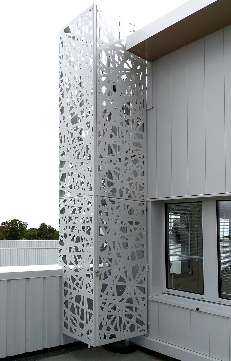 habillage metallique echelle résille façade mikado