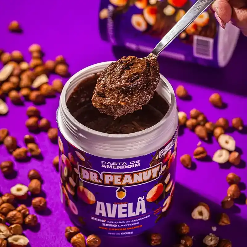 DR. PEANUT AVELÃ pasta de amendoim com avelã e colher, Musclor Suplementos