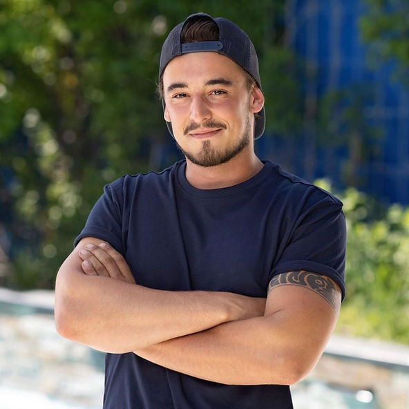 Dario Peyer, Obergärtner und Gründer von GartenCoach – Spezialist für naturnahe Gartenpflege und Biodiversität