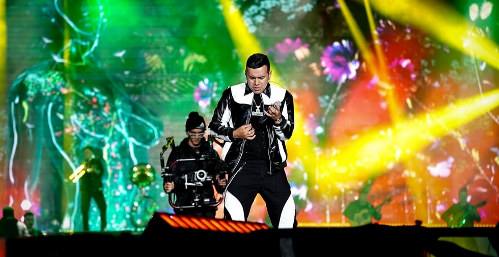 ¿Borracho? Yeison Jiménez llenó El Campín y se cayó del escenario en medio del show