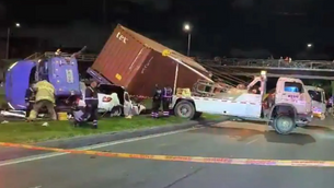 Grave accidente ocasionó robo de una tractomula, conductor perdió el control y chocó contra un vehículo