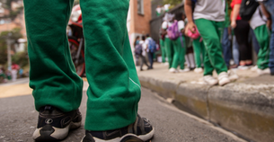 Menor de 14 años fue apuñalado por su novia en un colegio en Bogotá