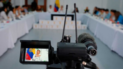 Alcaldes esperaron en el suelo para ser atendidos por Petro en Montería y no tuvieron respuesta