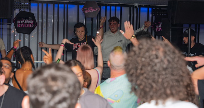 dario nunez djing at top 21 ibiza