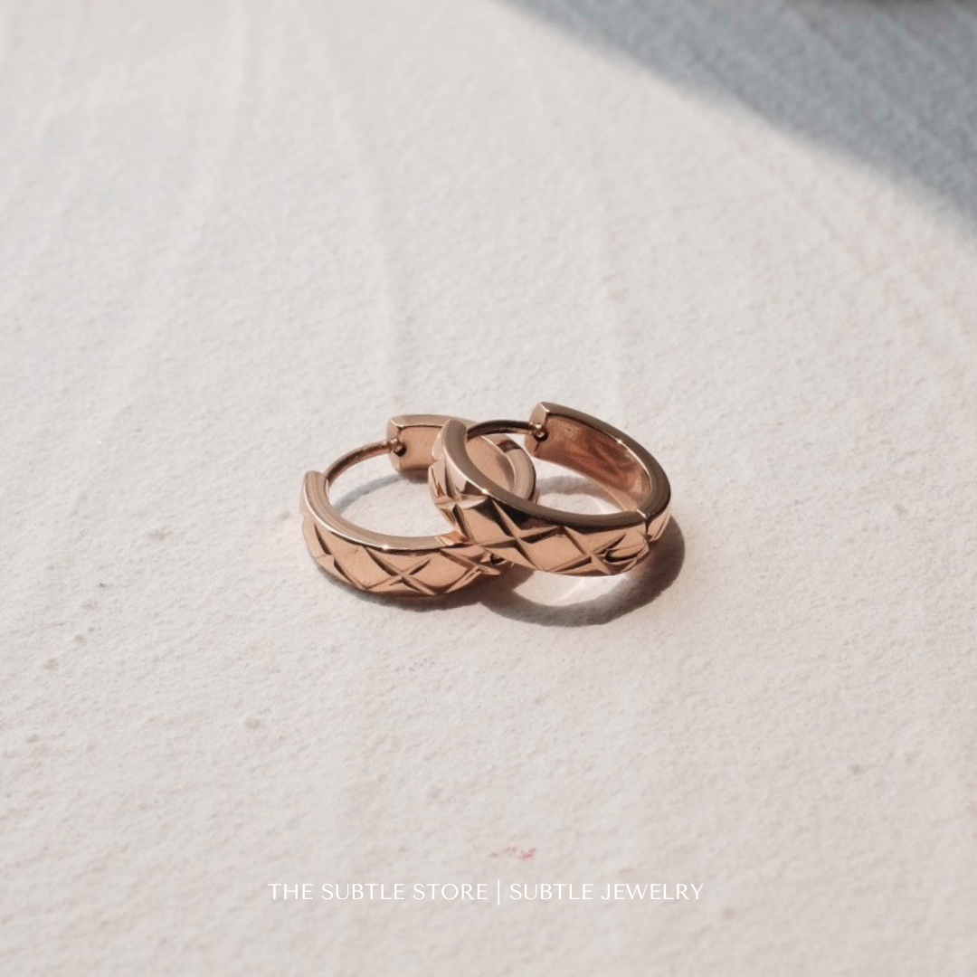 (防水) Rose Gold - Rhombus Huggie | 18KGP Earring