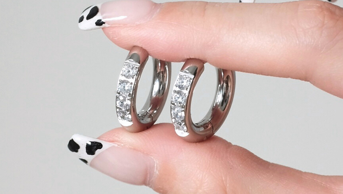 (防水) Silver Chubby white stone huggie  | 18KGP Earring