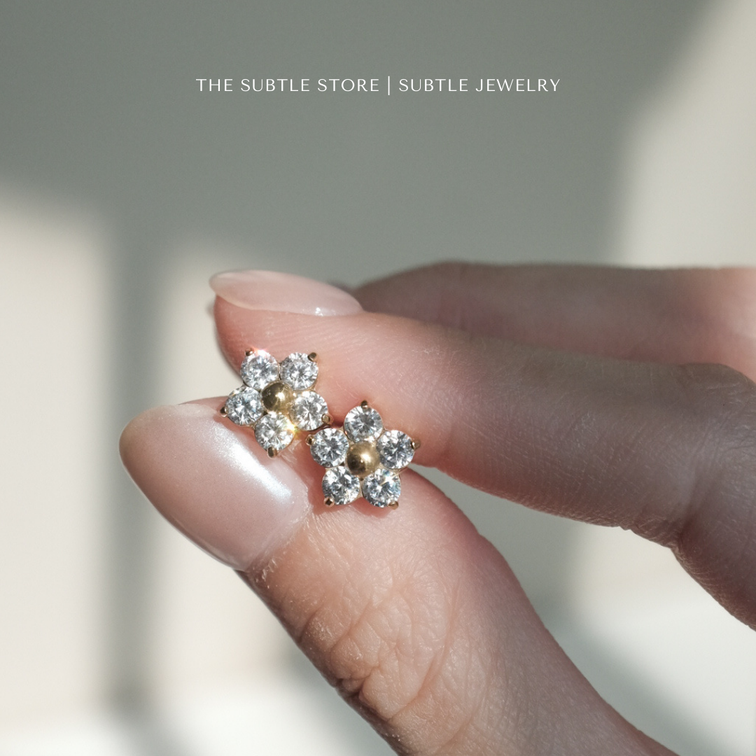 (防水) Daisy White Stone Stud | 18KGP Earring