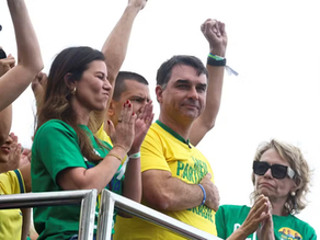 Flávio Bolsonaro cancela motociata em Juiz de Fora, onde pai sofreu atentado em 2018