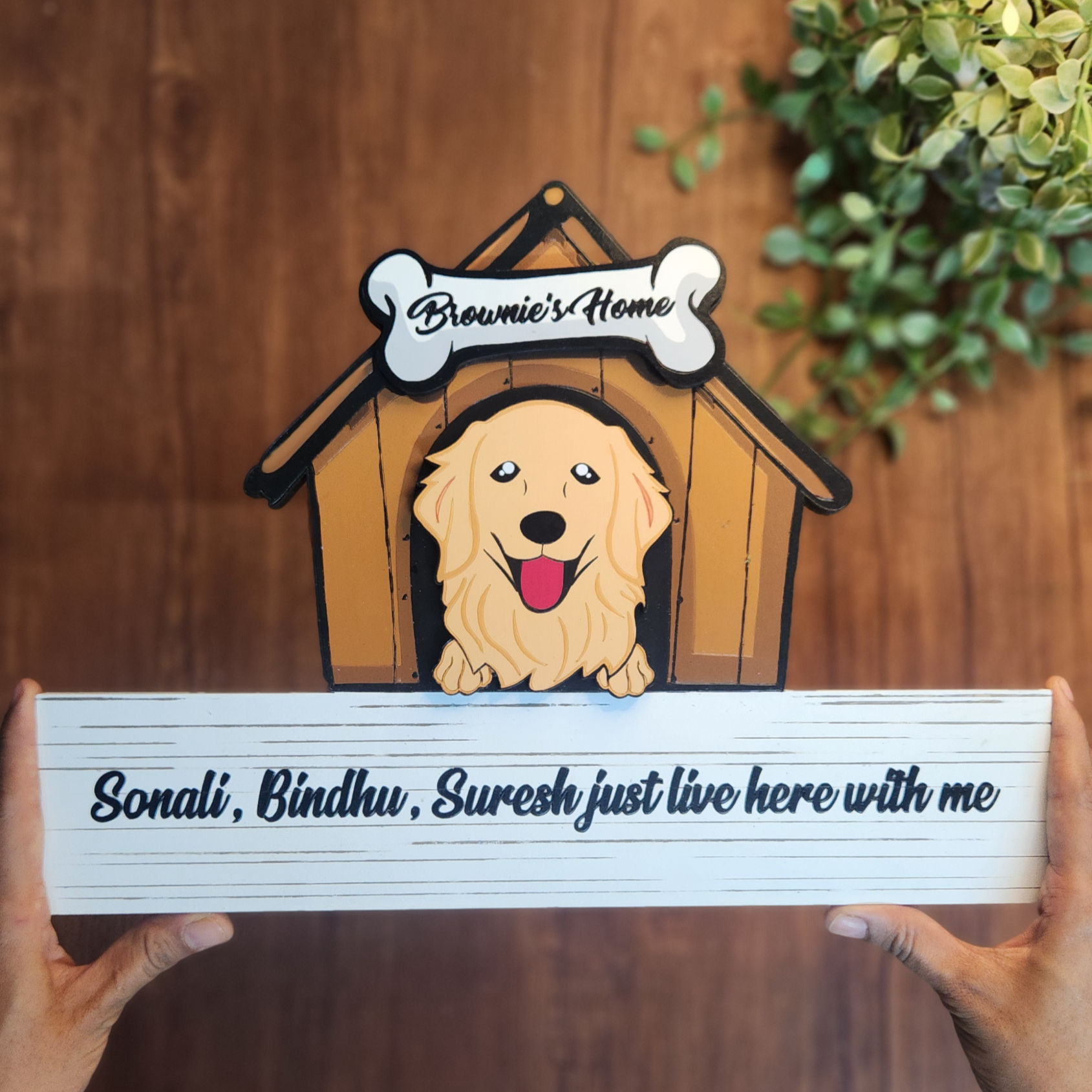 House-Shaped Family Nameplate for Pet Lovers