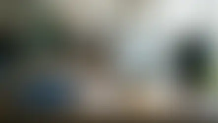 Ehliyet toplam maliyetini oluşturan evrak, sınav ve kayıt kalemlerini aynı masada gösteren gerçekçi sahne