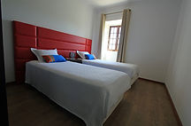 Quarto com duas camas de solteiro