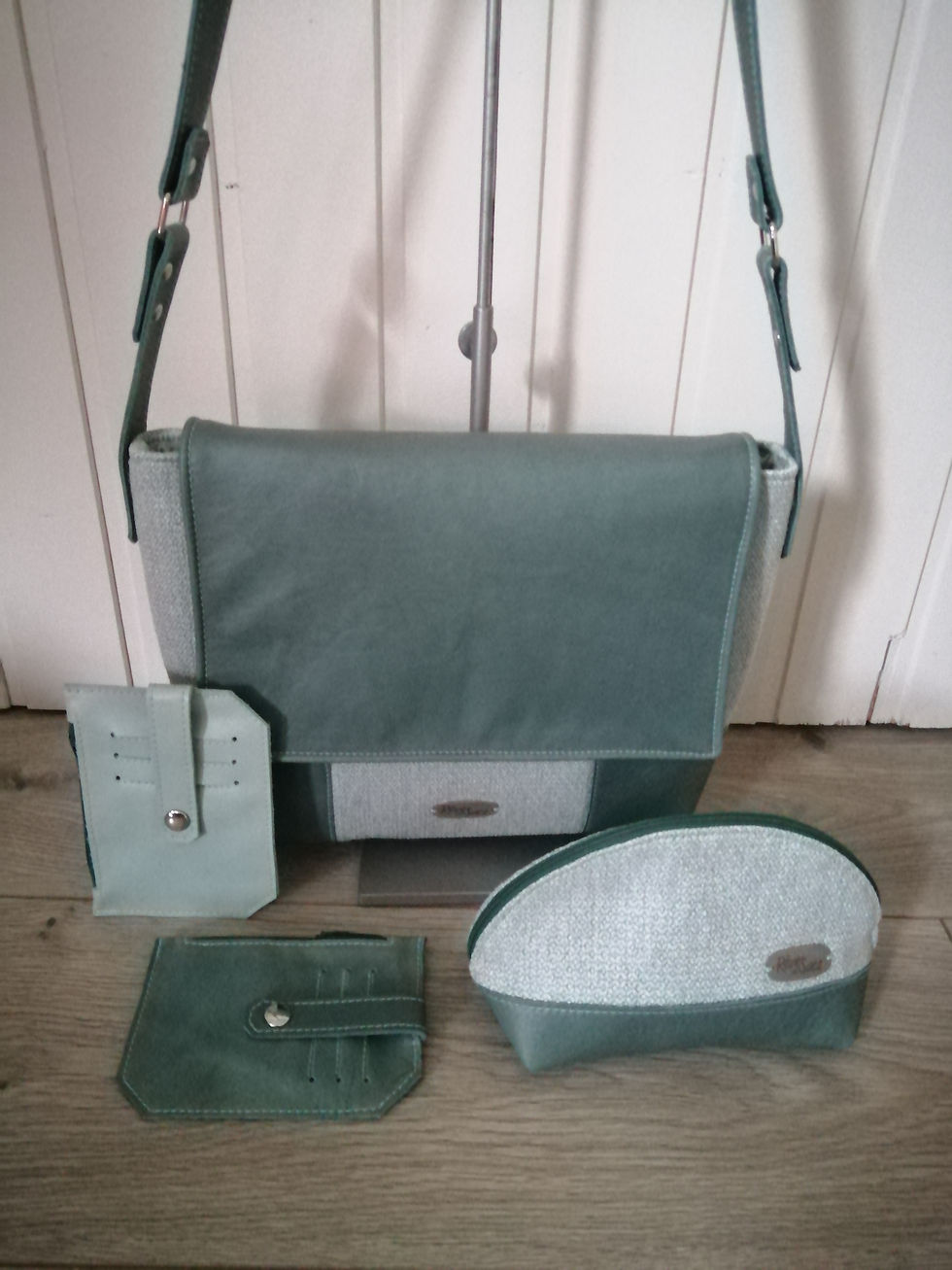 Miniature : Trousse à maquillage cuir et velours 