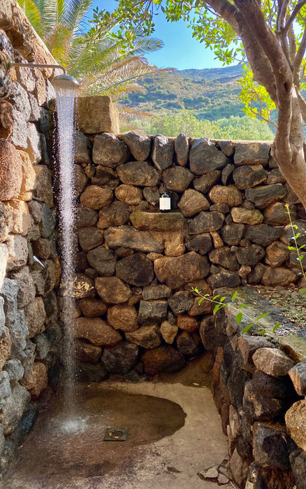 La Palma & La Luna - Dammuso Retreat - Pantelleria - garden shower