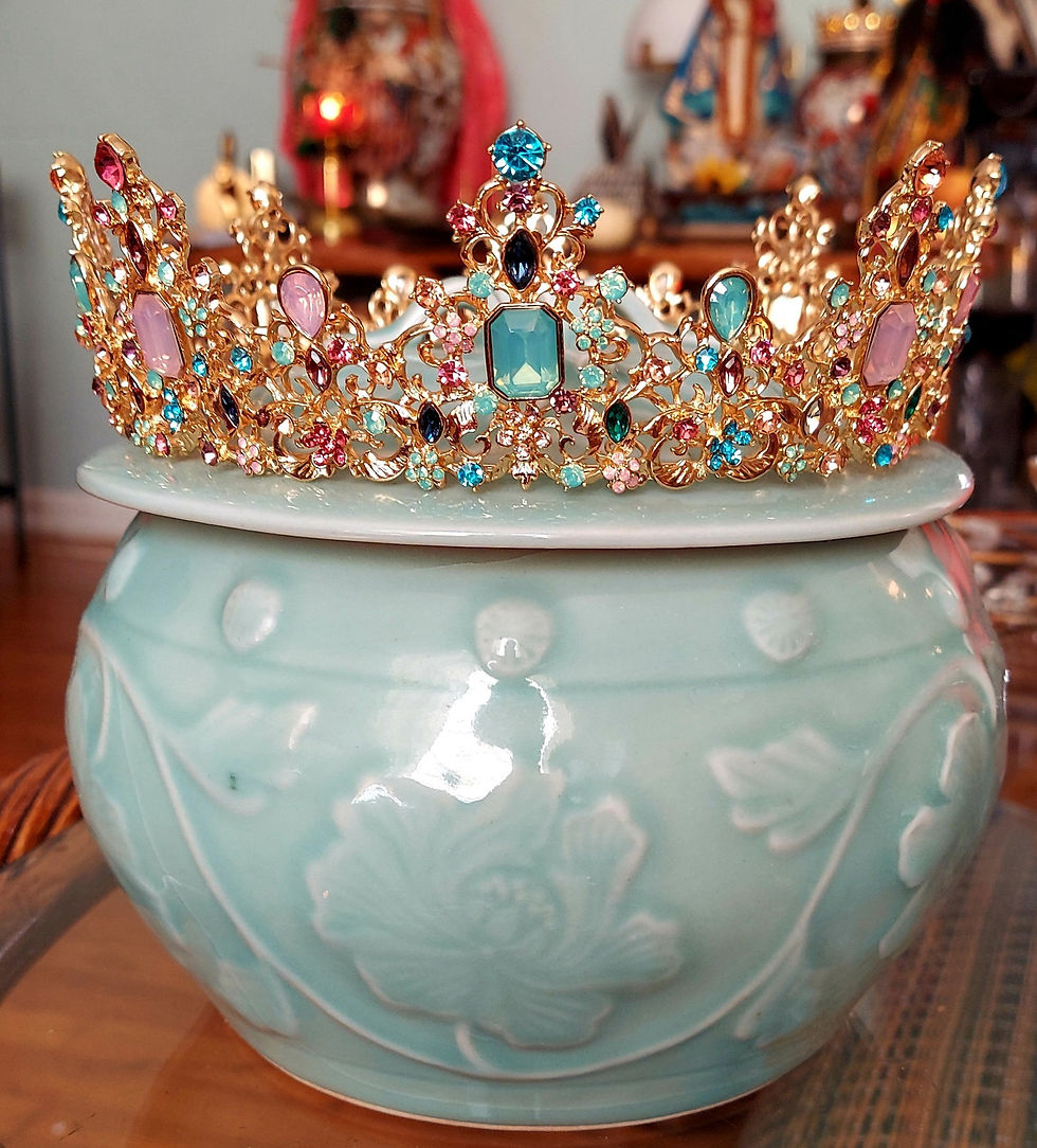 Thumbnail: Inle Erinle Gemstone Crown