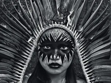 De quem são as fotos em preto e branco?