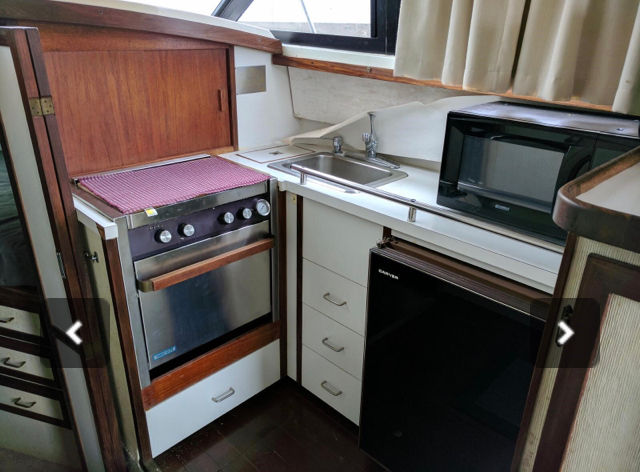 Thumbnail: 1983 Carver Voyager 28
